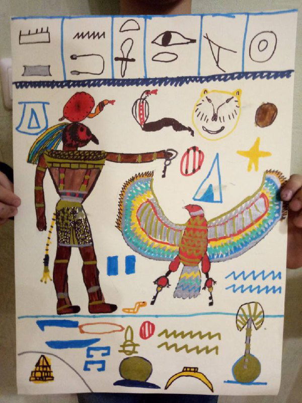 Большой плакат с разноцветной египетской фигурой, крылатым богоподобным существом и множеством условных иероглифов и знаков вокруг