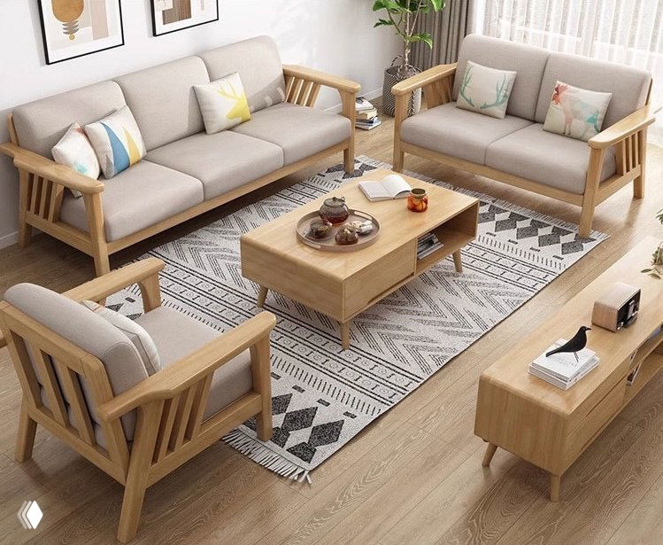 Интерьерная фотография: комплект мебели из светлого дуба — диван, кресло, журнальный столик и тумба в гостиной.