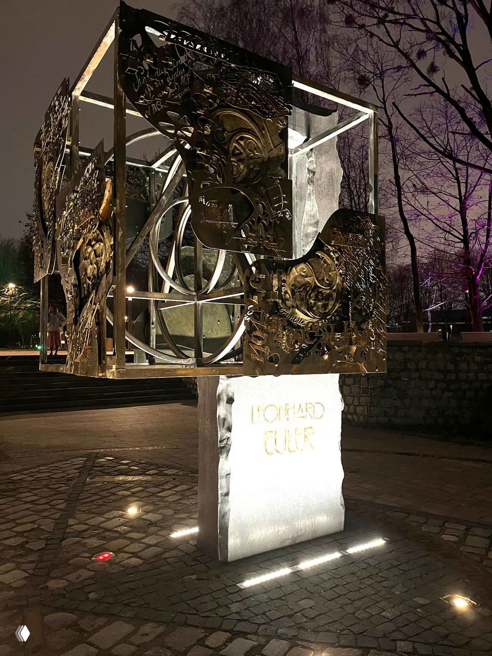 Скульптура «Эйлер и загадка кёнигсбергских мостов»