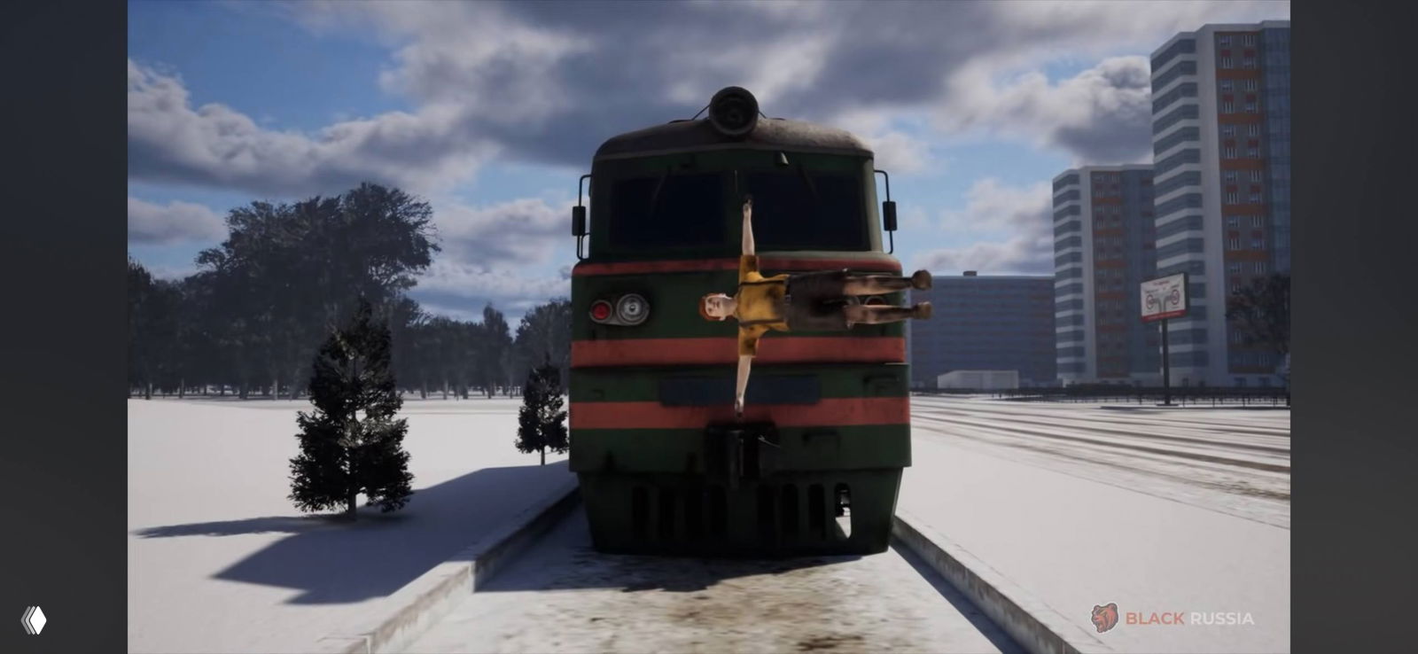 Скриншот из ролика Black Russia: лицензионный поезд на снегу в городской зоне, вид спереди, на бампере виден персонаж — игровой кадр из анонса